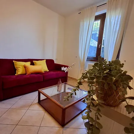 아파트 Bellavista With Pool & Lakeview