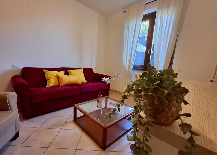 아파트 Bellavista With Pool & Lakeview