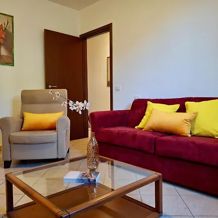 Bellavista With Pool & Lakeview Апартаменты Плезио